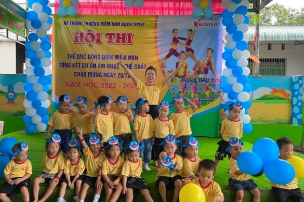 Hội thi thể dục đồng diễn hệ thống Bạch Tuyết