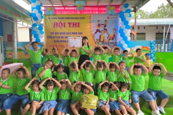 Hội thi thể dục đồng diễn hệ thống Bạch Tuyết