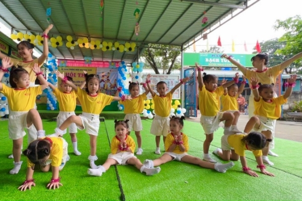 Hội thi thể dục đồng diễn hệ thống Bạch Tuyết