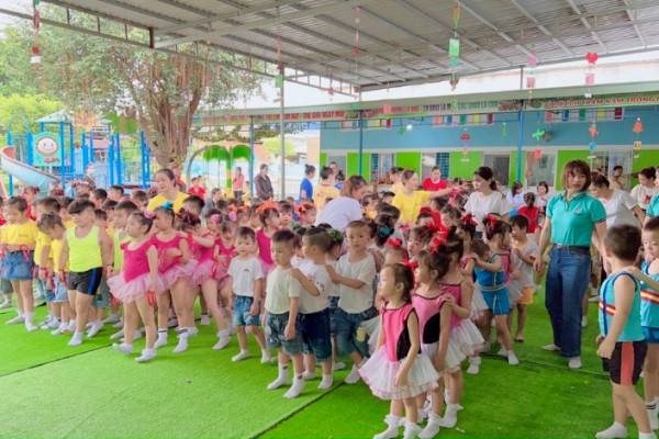 Hội thi thể dục đồng diễn hệ thống Bạch Tuyết