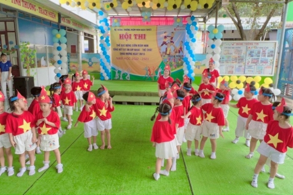 Hội thi thể dục đồng diễn hệ thống Bạch Tuyết